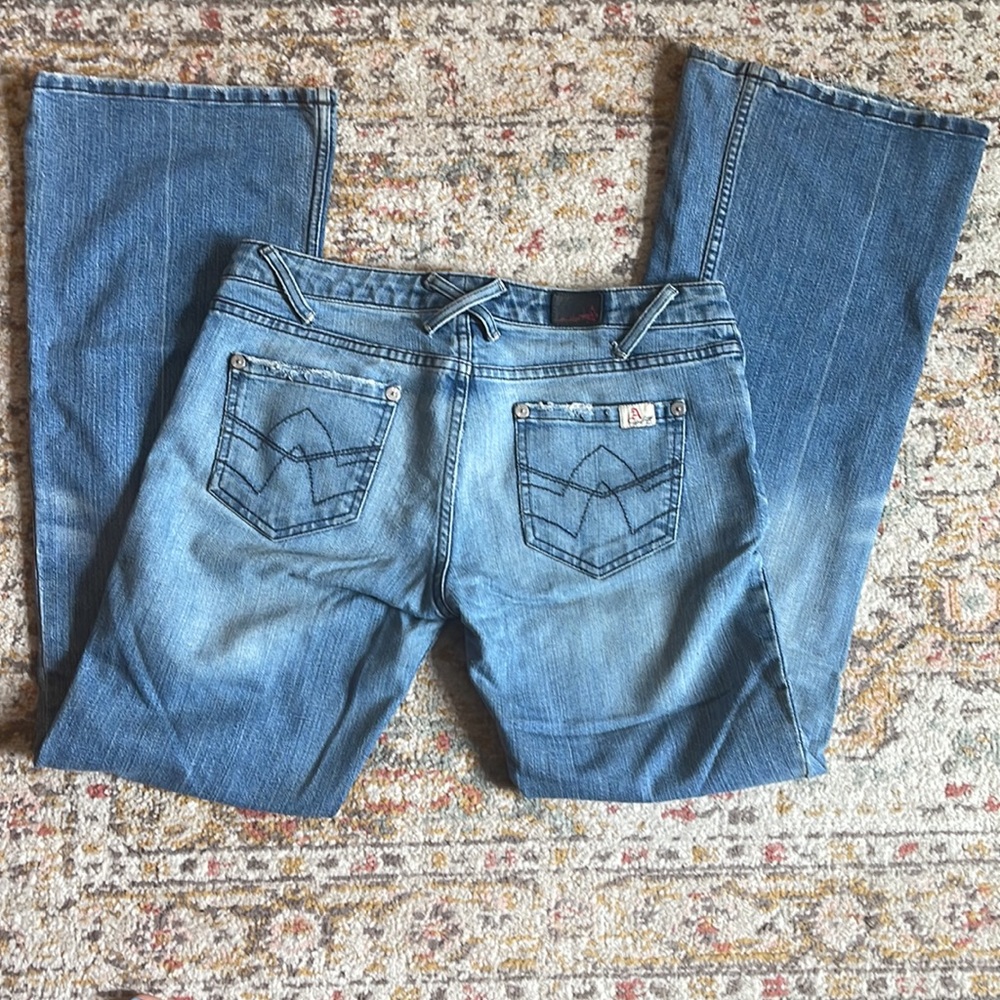 Distressed Jeans - Picture 3 of 12
